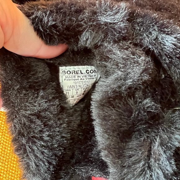 Sorel fuzzy black slippers - Picture 2 of 3